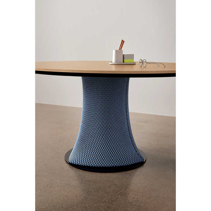 Kynde Meeting Table